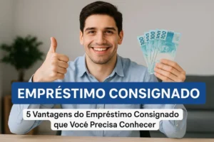 Homem sorridente segura notas de 100 reais (moeda brasileira) em um ambiente de escritório com fundo cinza claro e planta decorativa. Ele faz sinal de positivo com a outra mão. Um banner azul na parte inferior exibe “EMPRÉSTIMO CONSIGNADO - 5 Vantagens do Empréstimo Consignado que Você Precisa Conhecer”.